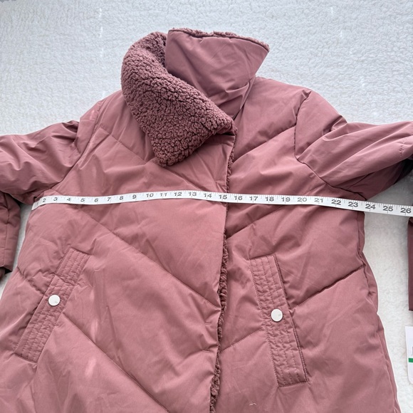 Andrew Marc Women's Valencia Water Resistant Faux Shearling Lined Puffer Jacket - Picture 8 of 10